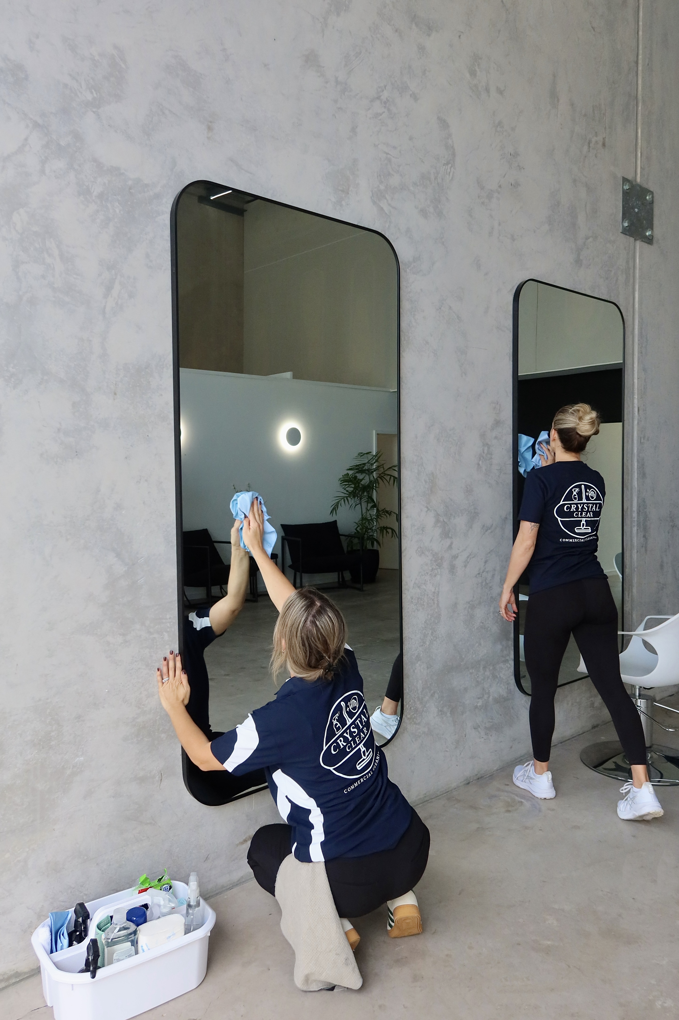 Mirror and glass cleaning in commercial space